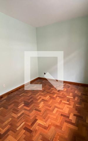 Casa à venda com 280m², 4 quartos e 2 vagasQuarto 6 - Suíte