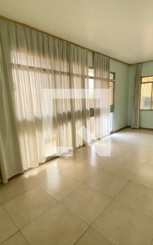 Casa à venda com 280m², 4 quartos e 2 vagasSala