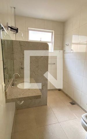 Casa à venda com 280m², 4 quartos e 2 vagasBanheiro da Suíte