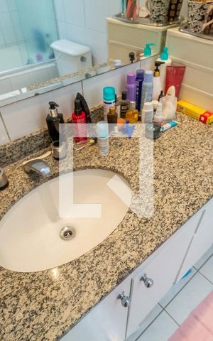 Apartamento à venda com 140m², 3 quartos e 3 vagas Apartamento à venda com 140m², 3 quartos e 3 vagasBanheiro da Suíte 2