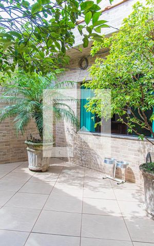 Casa à venda com 160m², 2 quartos e 2 vagas Casa à venda com 160m², 2 quartos e 2 vagasQuintal