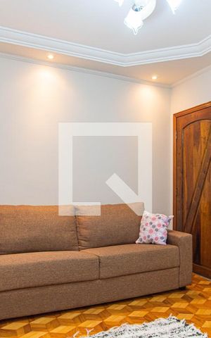 Casa à venda com 160m², 2 quartos e 2 vagas Casa à venda com 160m², 2 quartos e 2 vagasSala