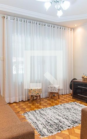 Casa à venda com 160m², 2 quartos e 2 vagas Casa à venda com 160m², 2 quartos e 2 vagasSala