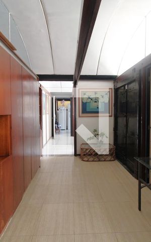 Casa à venda com 750m², 4 quartos e 3 vagasSala