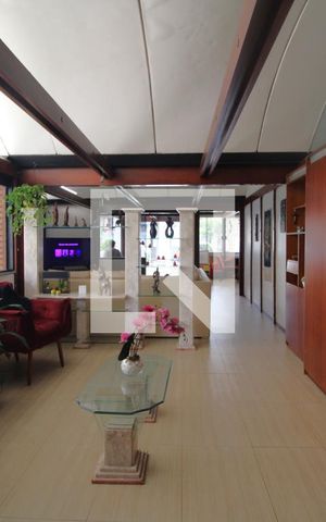 Casa à venda com 750m², 4 quartos e 3 vagasSala