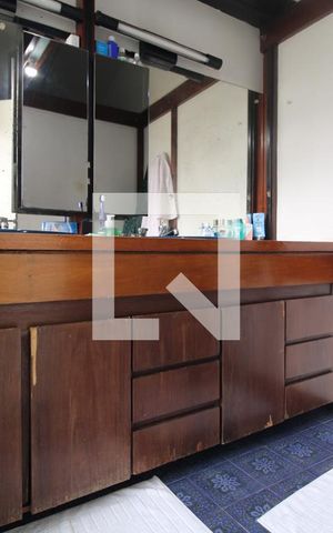 Casa à venda com 750m², 4 quartos e 3 vagasBanheiro da suíte 2