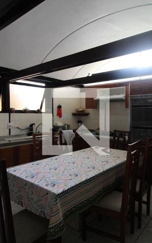 Casa à venda com 750m², 4 quartos e 3 vagasCozinha