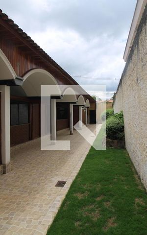 Casa à venda com 750m², 4 quartos e 3 vagasQuintal lateral