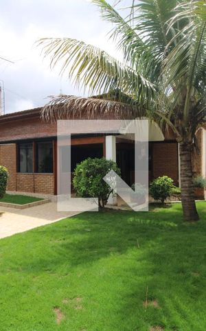 Casa à venda com 750m², 4 quartos e 3 vagasJardim fundos da casa