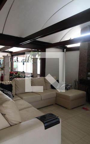 Casa à venda com 750m², 4 quartos e 3 vagasSala