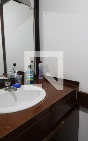Casa à venda com 750m², 4 quartos e 3 vagasPia banheiro da suíte 1