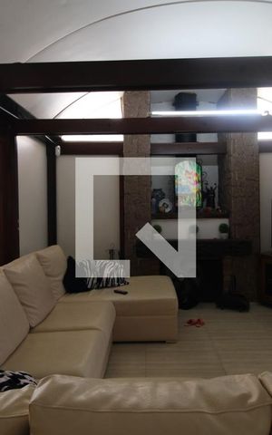 Casa à venda com 750m², 4 quartos e 3 vagasSala