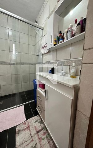 Casa à venda com 200m², 3 quartos e 2 vagasBanheiro 2