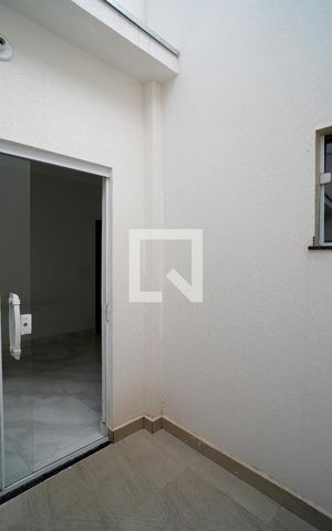 Casa para alugar com 70m², 2 quartos e 1 vagaÁrea de Luz