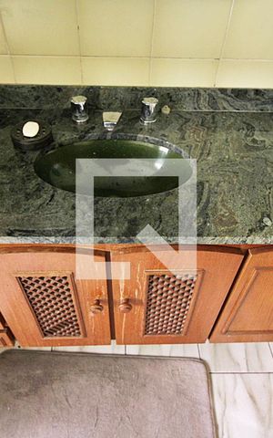 Casa à venda com 350m², 4 quartos e 2 vagasBanheiro do Quarto 1 - Suíte