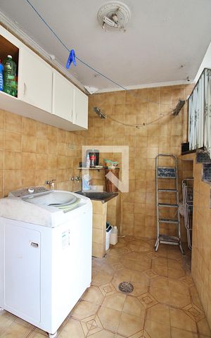 Casa à venda com 350m², 4 quartos e 2 vagasLavanderia