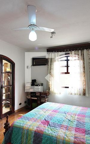 Casa à venda com 350m², 4 quartos e 2 vagasQuarto 1 - Suíte
