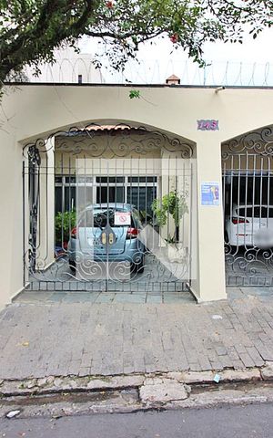 Casa à venda com 350m², 4 quartos e 2 vagasFachada