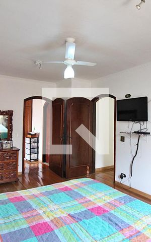 Casa à venda com 350m², 4 quartos e 2 vagasQuarto 1 - Suíte