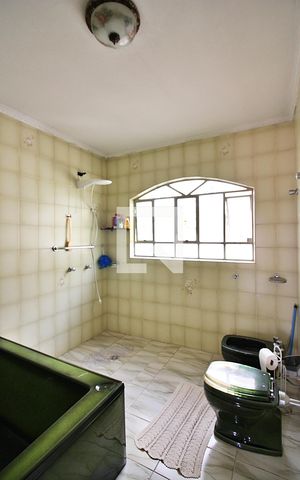 Casa à venda com 350m², 4 quartos e 2 vagasBanheiro do Quarto 1 - Suíte