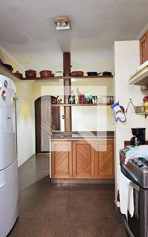 Casa à venda com 350m², 4 quartos e 2 vagasCopa e Cozinha 