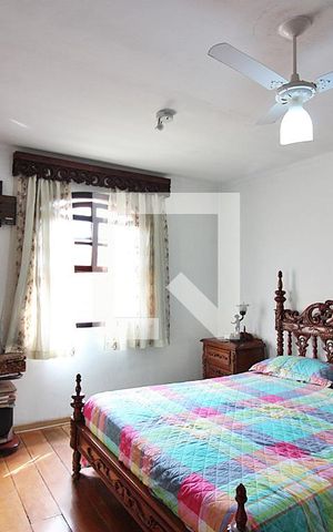 Casa à venda com 350m², 4 quartos e 2 vagasQuarto 1 - Suíte