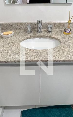 Apartamento à venda com 74m², 2 quartos e 1 vagaBanheiro Social