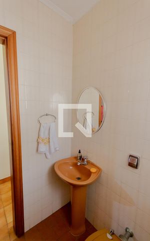 Casa à venda com 400m², 8 quartos e 5 vagas Casa à venda com 400m², 8 quartos e 5 vagasLavabo