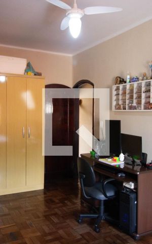 Casa à venda com 172m², 3 quartos e 2 vagas Casa à venda com 172m², 3 quartos e 2 vagasQuarto 1
