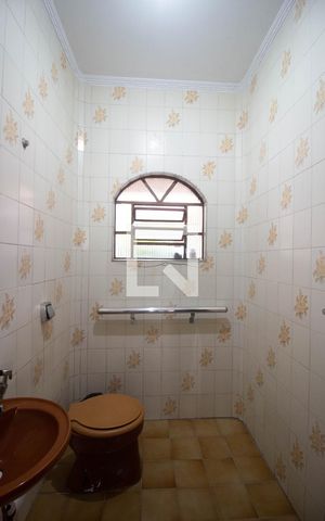 Casa à venda com 172m², 3 quartos e 2 vagas Casa à venda com 172m², 3 quartos e 2 vagasLavabo