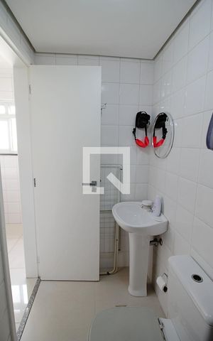 Apartamento à venda com 110m², 3 quartos e 3 vagas Apartamento à venda com 110m², 3 quartos e 3 vagasBanheiro de serviço