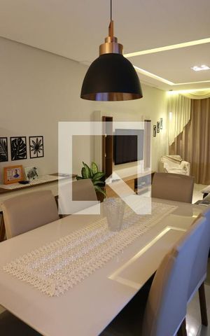 Casa à venda com 165m², 3 quartos e 2 vagasSala
