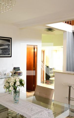 Casa de condomínio para alugar com 379m², 4 quartos e 4 vagasSala