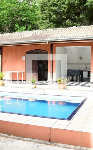 Casa de condomínio para alugar com 379m², 4 quartos e 4 vagasQuintal