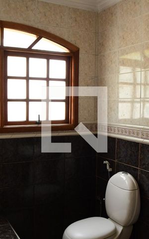 Casa de condomínio para alugar com 379m², 4 quartos e 4 vagasBanheiro Social