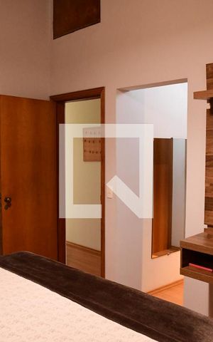 Casa de condomínio para alugar com 379m², 4 quartos e 4 vagasSuíte
