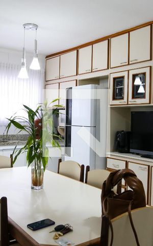 Casa à venda com 310m², 3 quartos e 2 vagas Casa à venda com 310m², 3 quartos e 2 vagasCozinha