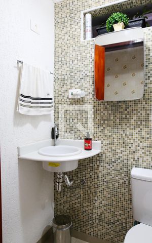 Casa à venda com 310m², 3 quartos e 2 vagas Casa à venda com 310m², 3 quartos e 2 vagasLavabo 2