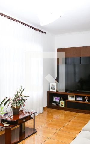 Casa à venda com 310m², 3 quartos e 2 vagas Casa à venda com 310m², 3 quartos e 2 vagasSala