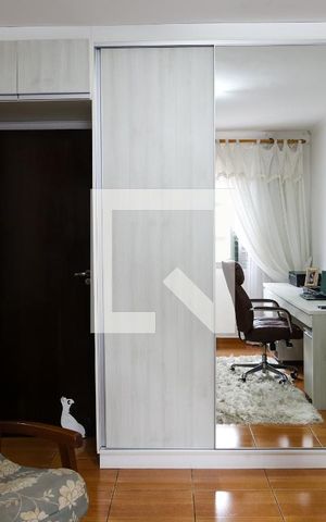 Casa à venda com 310m², 3 quartos e 2 vagas Casa à venda com 310m², 3 quartos e 2 vagasQuarto 2