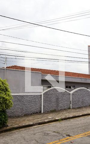 Casa à venda com 310m², 3 quartos e 2 vagas Casa à venda com 310m², 3 quartos e 2 vagasFachada