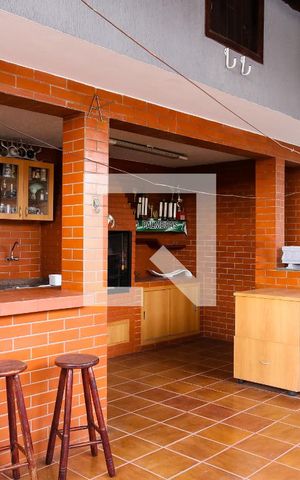 Casa à venda com 310m², 3 quartos e 2 vagas Casa à venda com 310m², 3 quartos e 2 vagasCobertura