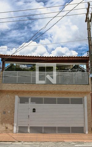 Casa para alugar com 270m², 5 quartos e 3 vagas Casa para alugar com 270m², 5 quartos e 3 vagasFachada