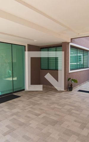 Casa à venda com 683m², 4 quartos e 3 vagasFachada