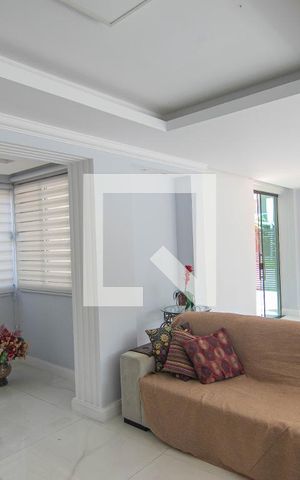Casa à venda com 683m², 4 quartos e 3 vagasSala