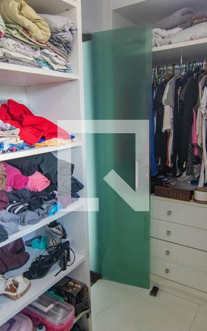 Casa à venda com 683m², 4 quartos e 3 vagasCloset do quarto 3
