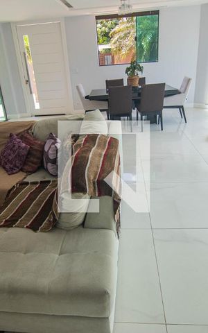 Casa à venda com 683m², 4 quartos e 3 vagasSala
