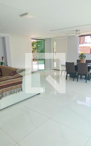 Casa à venda com 683m², 4 quartos e 3 vagasSala