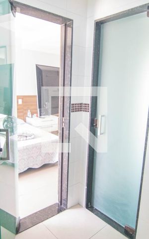 Casa à venda com 683m², 4 quartos e 3 vagasBanheiro 4