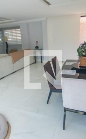 Casa à venda com 683m², 4 quartos e 3 vagasSala